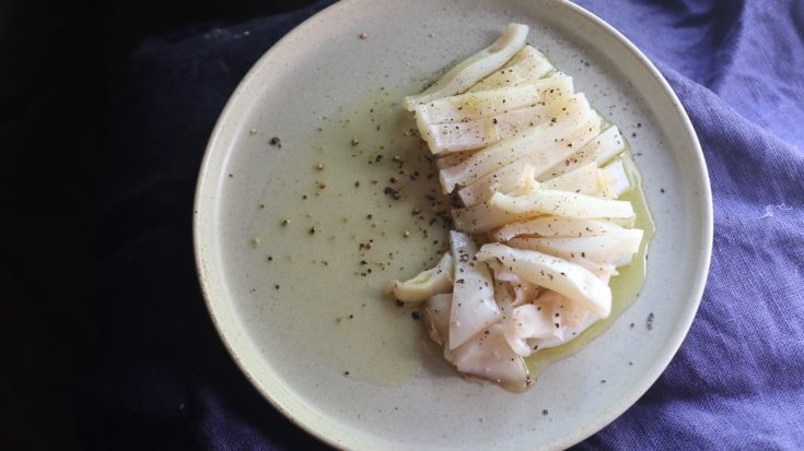 イカの一夜干しと黒胡椒オリーブオイル